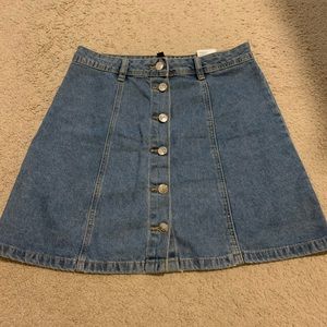 Super cute jean skirt! Size 4